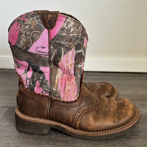 Ariat Shoes - Ariat fatbaby pink camo leather cowboy boots